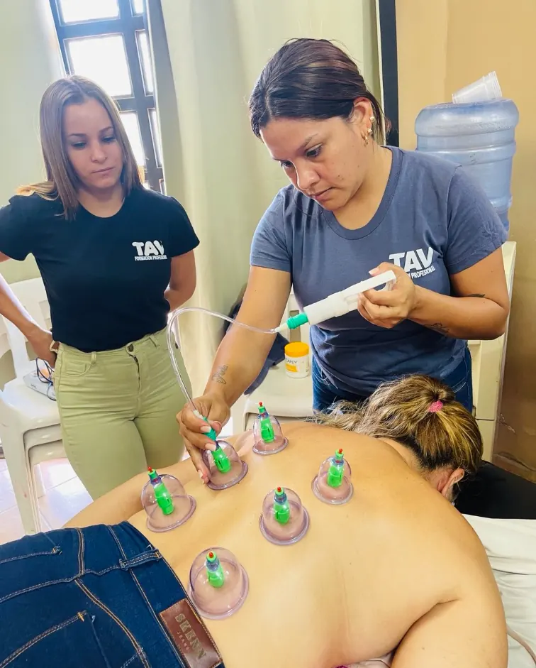 Clase práctica de masaje con ventosas y cupping